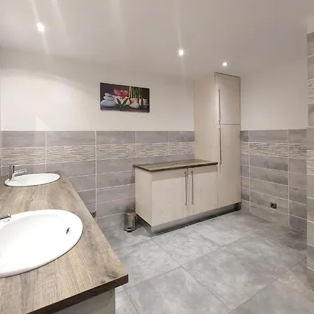 Apartment Nice In With Kitchen *