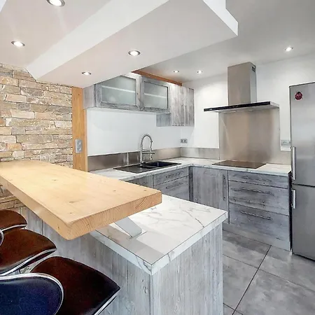 Nice In With Kitchen Apartment *